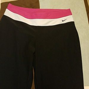 Size medium Nike drifit capris pants leggings